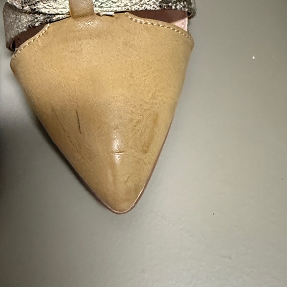 Betsey Johnson Tan and Snake Print Heels, Strappy, Animal Exotic, Feminine FLAW - Picture 4 of 10